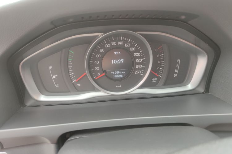 沃尔沃S60 2015款 S60L 2.0T 智行版中控内饰15