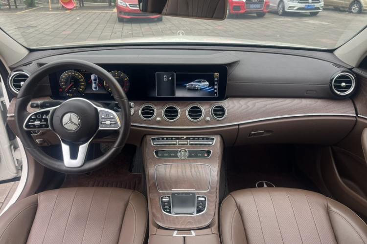 奔驰E级 2019款 E 300 L 时尚型中控内饰7004