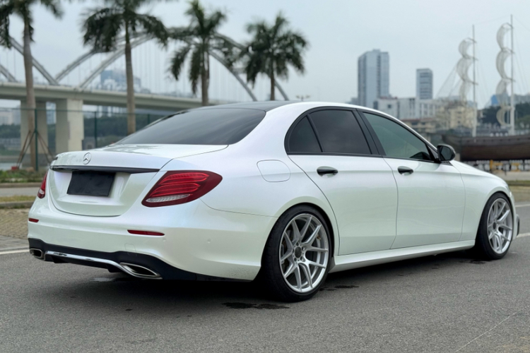 奔驰E级 2017款 E 200 运动型车身外观6002