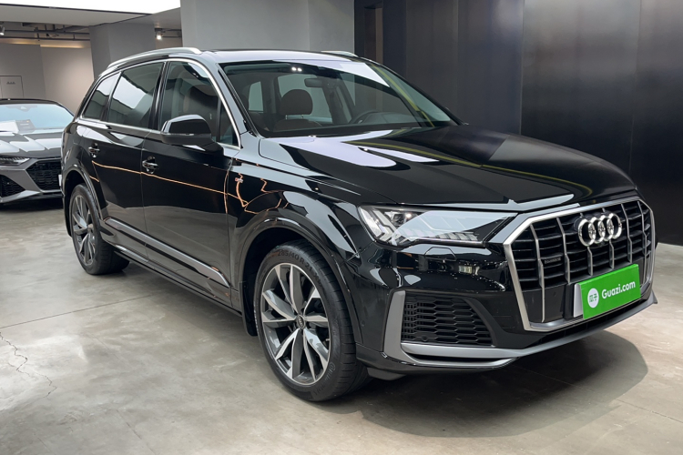 奥迪Q7 2023款 55 TFSI quattro S line运动型车身外观6002