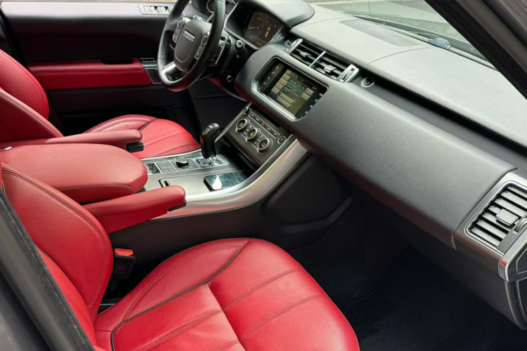 路虎 揽胜运动版 2016款 3.0 SC V6 HSE DYNAMIC中控内饰7004