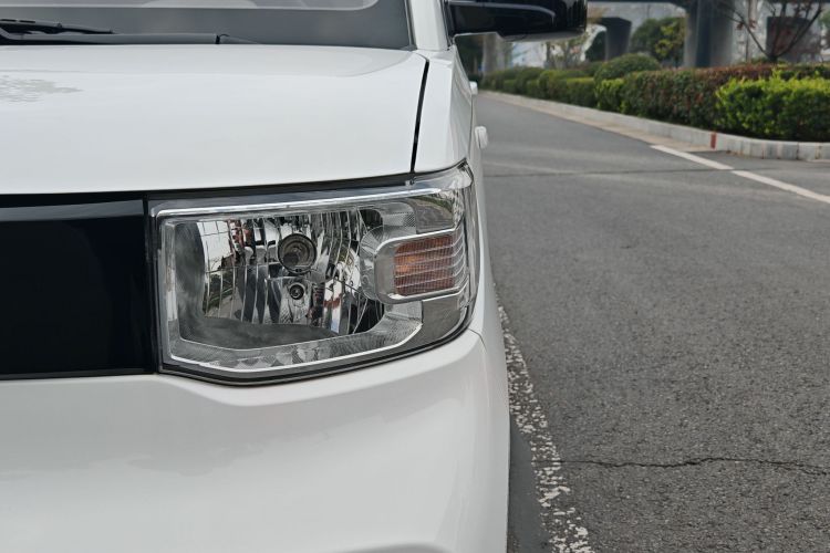 五菱汽车 宏光MINIEV 2022款 自在款 磷酸铁锂车身外观6006