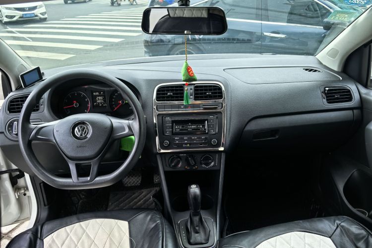大众 Polo 2016款 1.4L 自动风尚型中控内饰7001