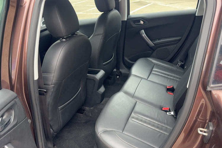 标致2008 2014款 1.6L 自动领航版中控内饰7003