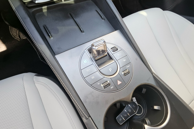 比亚迪 海豹06新能源 2024款 DM-i 120KM尊荣型中控内饰7003