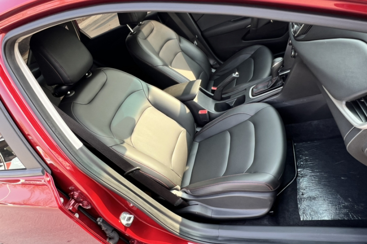 雪佛兰 科鲁泽 2019款 Redline 320T 双离合爽快版 国VI中控内饰7001