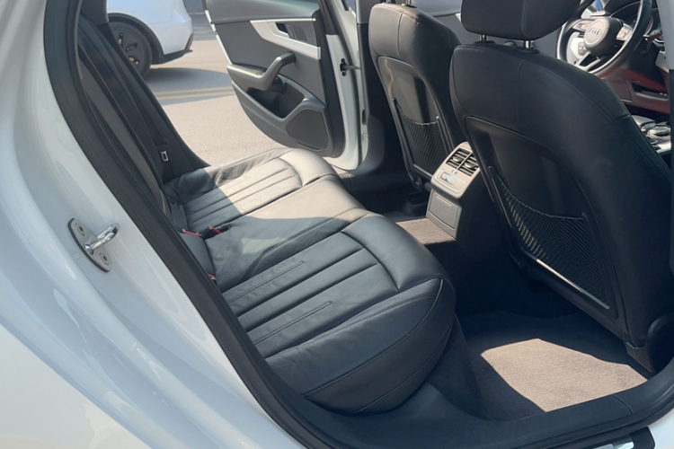 奥迪A4L 2017款 40 TFSI 风尚型中控内饰7003