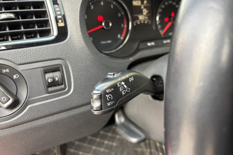 大众 Polo 2014款 1.6L 自动豪华版中控内饰7004