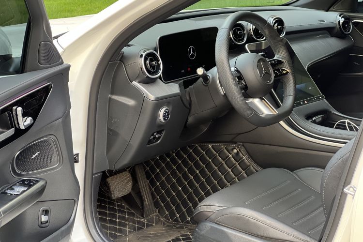 奔驰C级 2023款 改款 C 200 L 运动版中控内饰7006