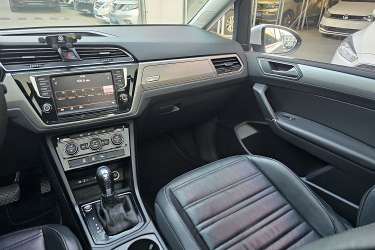 大众 2018款 途安L 280TSI DSG拓界版 7座 国V中控内饰7006