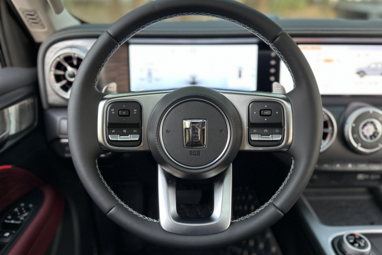 坦克300 2024款 2.0T 穿越者中控内饰7012