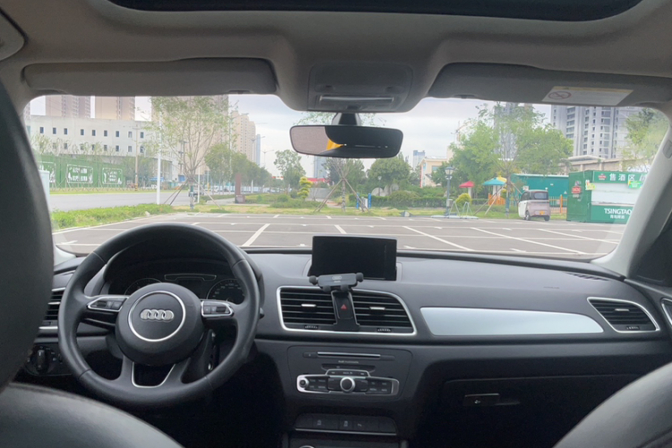 奥迪Q3 2018款 30周年年型 30 TFSI 时尚型局部细节22