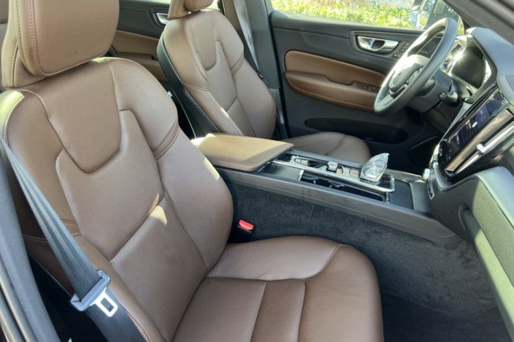 沃尔沃XC60 2025款 B5 四驱智逸豪华版中控内饰7008