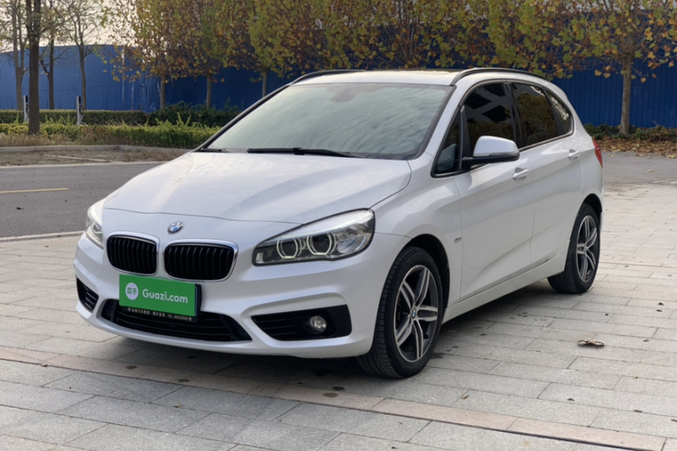 宝马2系旅行车 2016款 218i 运动设计套装车身外观1