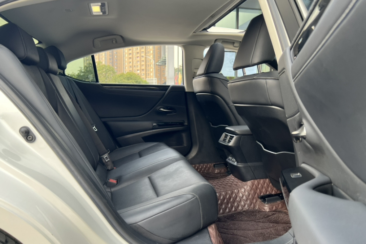 雷克萨斯ES 2022款 200 卓越版中控内饰7003