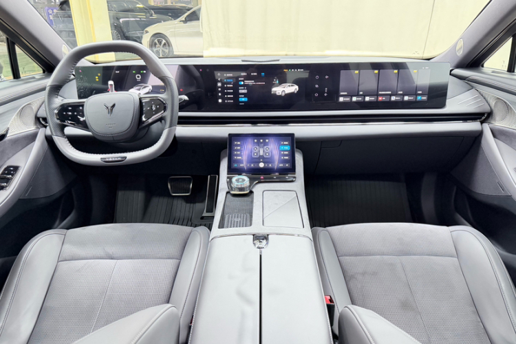 岚图汽车 岚图追光 2024款 PHEV 四驱超长续航旗舰版中控内饰7003