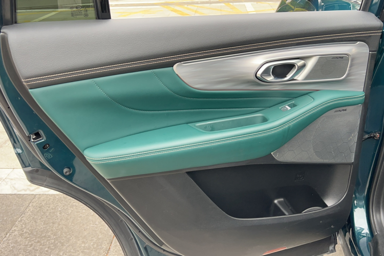 广汽传祺 传祺GS8 2022款 领航系列 2.0TGDI 两驱尊贵版（七座）中控内饰7004