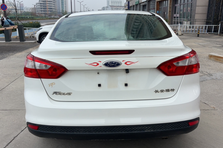 福特 福克斯 2012款 三厢 1.6L 自动舒适型车身外观6005