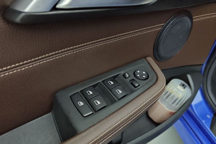 宝马1系 2019款 118i M运动套装中控内饰7010