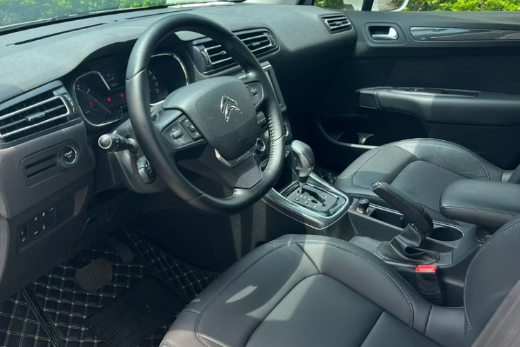 雪铁龙 C4世嘉 2016款 1.2THP 自动旗舰型中控内饰7002