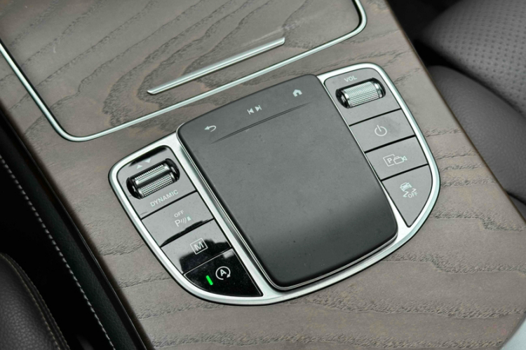 奔驰GLC 2020款 GLC 300 L 4MATIC 动感型中控内饰7003