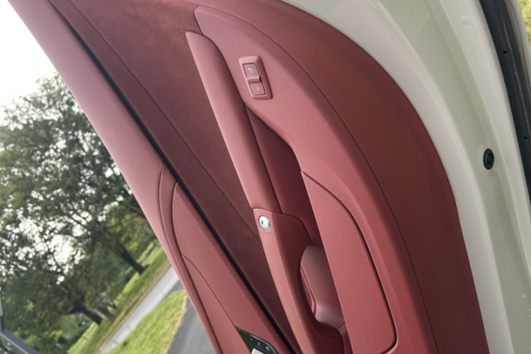 名爵 MG Cyberster 2024款 520km 传奇四驱红篷版中控内饰7013