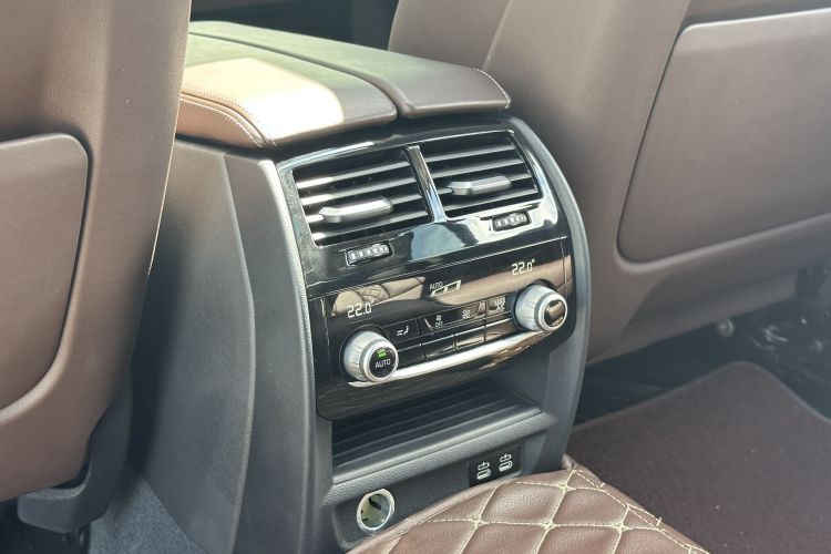 宝马5系 2020款 530Li 尊享型 豪华套装中控内饰7004