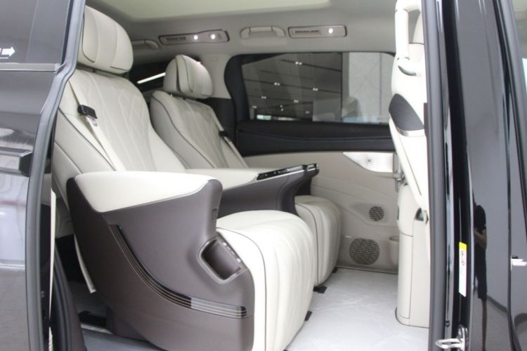 腾势D9 2024款 DM-i 980 四驱尊荣型中控内饰7008