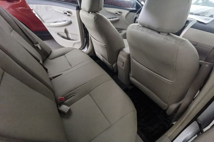 丰田 卡罗拉 2013款 特装版 1.6L 自动炫酷型GL中控内饰7001