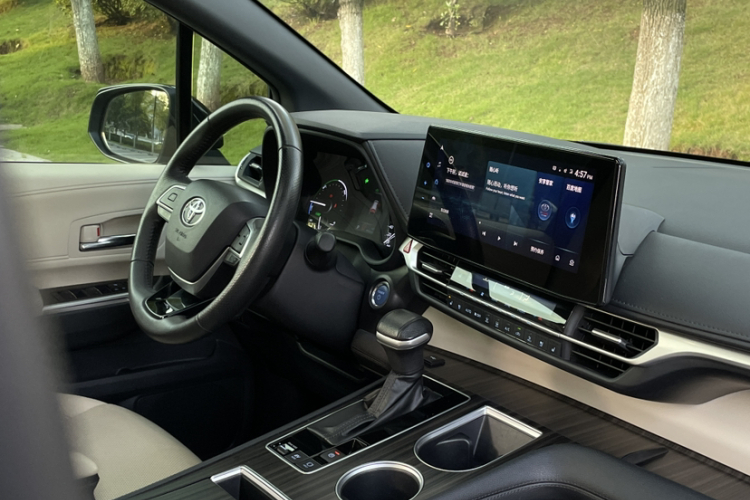 丰田 格瑞维亚 2022款 2.5L混动 尊爵版中控内饰7012