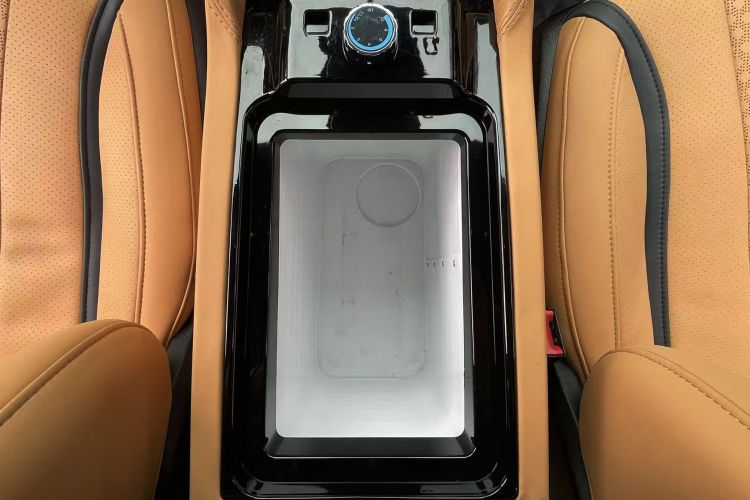 奔驰 威霆 2023款 2.0T 精英版 7座中控内饰7005