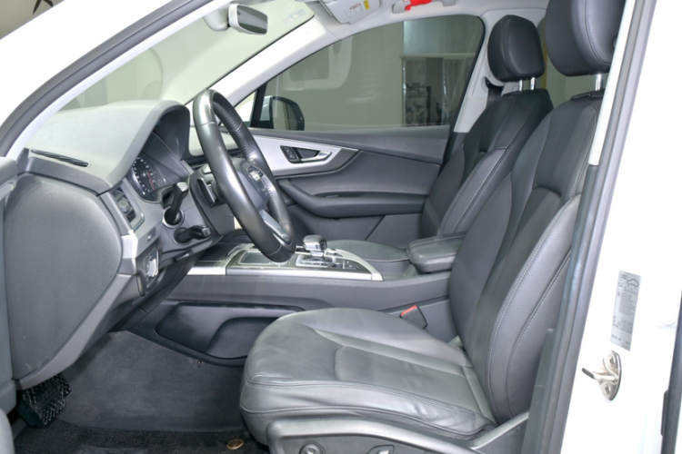 奥迪Q7 2016款 40 TFSI 舒适型中控内饰7007