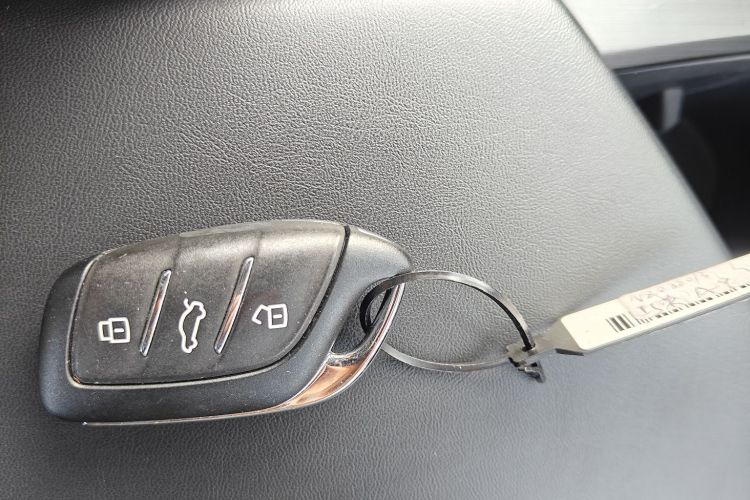 荣威i5 2021款 改款 1.5L CVT钻石版中控内饰7001