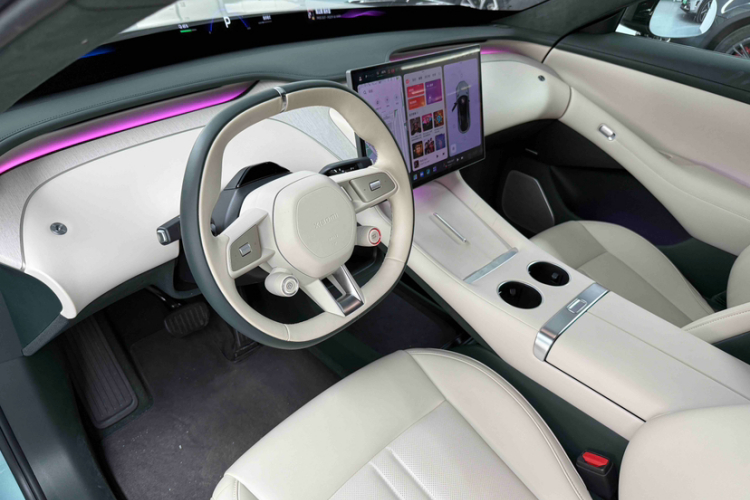 小米汽车 小米YU7 2025款 超长续航高性能四驱Max版中控内饰7004