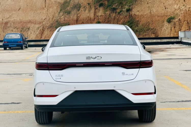 比亚迪 秦PLUS 2025款 DM-i 智驾版 55KM领先型车身外观6004