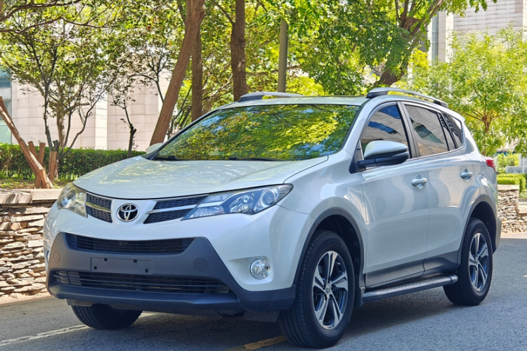 丰田 RAV4荣放 2015款 2.0L CVT两驱风尚版车身外观1