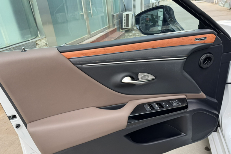 雷克萨斯ES 2022款 200 卓越版中控内饰7008