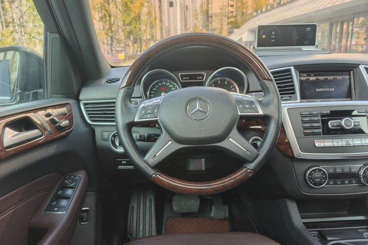 奔驰M级 2012款 ML 350 豪华型局部细节13