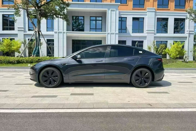 特斯拉 Model 3 2025款 后轮驱动版车身外观6008