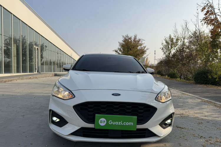 福特 福克斯 2020款 三厢 EcoBoost 180 自动锋潮型车身外观6002