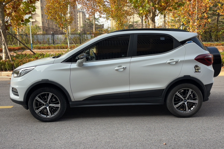 比亚迪 元新能源 2018款 EV360 智联创酷型车身外观6006