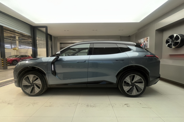 领克08 EM-P 2025款 220km 四驱性能Halo车身外观6001