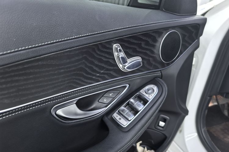 奔驰C级 2017款 改款 C 180 L 时尚型运动版中控内饰7004