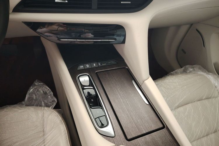 别克 昂科旗 2020款 28T 四驱Avenir艾维亚中控内饰7002