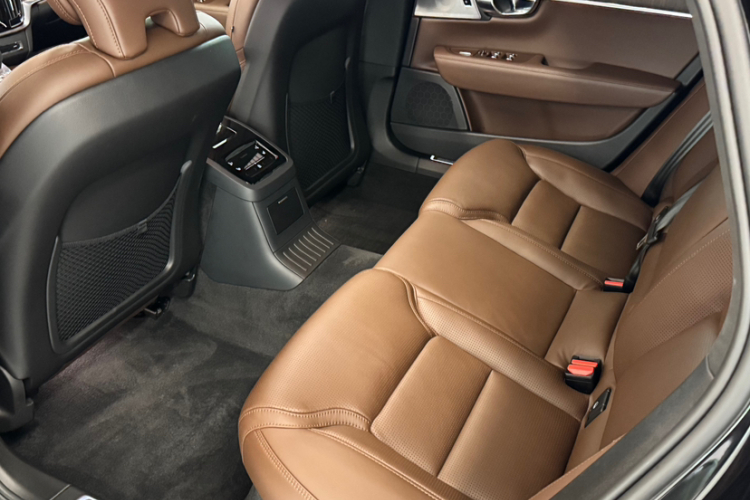 沃尔沃S90新能源 2025款 插电式混动 四驱长续航智雅豪华版中控内饰7001