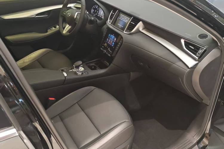 英菲尼迪QX50 2022款 2.0T 两驱领航版局部细节41
