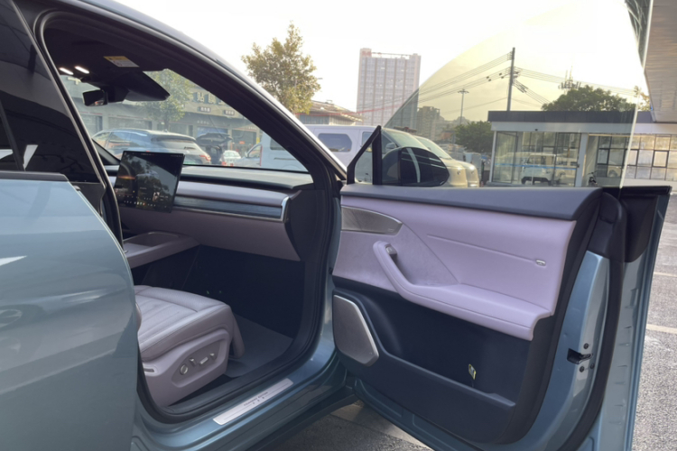 乐道L60 2024款 60kWh 后驱版中控内饰7004