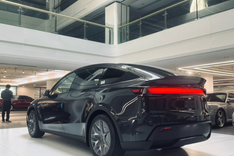 特斯拉 Model Y L 2025款 长续航全轮驱动版车身外观6005