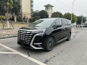 腾势D9 2022款 DM-i 970 四驱尊荣型