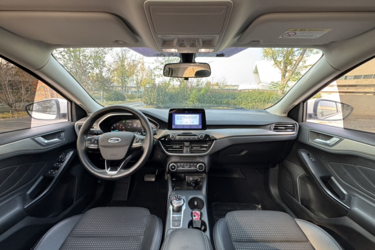 福特 福克斯 2020款 三厢 EcoBoost 180 自动锋潮型中控内饰7003